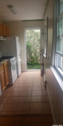 231 Feustal St, Babylon NY  11704-5103 exterior