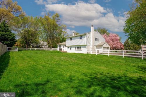 304 Pheasant Dr, Huntingdon Valley PA  19006-3038 exterior