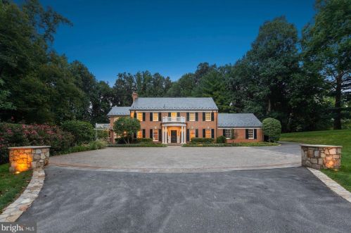 11013 Cripplegate Rd, Rockville MD 20854-1630 exterior