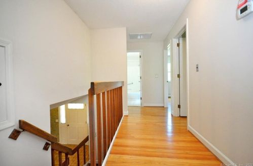 51 Lincoln Way, Windsor CT 06095-3545 exterior