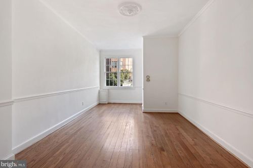 1030 31st St, Washington DC  20007-4405 exterior