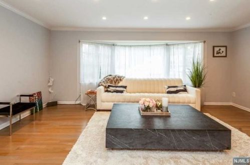 37 Buckingham Rd, Cresskill NJ  07626-1630 exterior