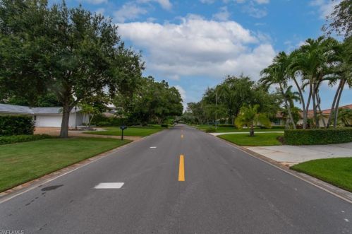 625 Anchor Rode Dr, Naples FL 34103-2718 exterior