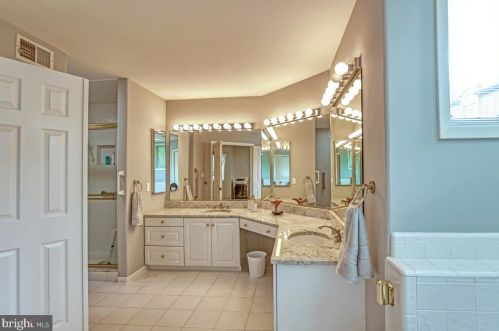 283 Sayre Dr, Princeton NJ 08540-5872 exterior