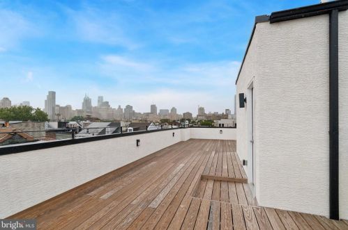 808 Fitzwater St, Philadelphia PA 19147-2808 exterior