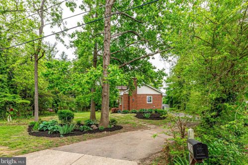 4301 Laurel Rd, Alexandria VA 22309-2520 exterior