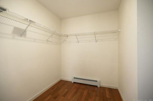 60 Berrios Hl Rd, Windsor CT 06095-1000 exterior