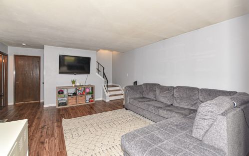 4231 College Ave, Milwaukee, WI 53221-4548