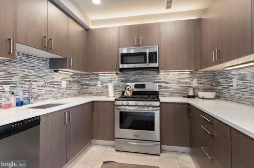 2137 Christian St, Philadelphia PA  19146-1209 exterior