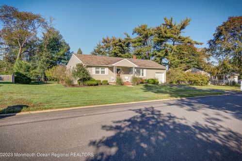 20 Nolan Dr, West Long Branch, NJ 07764-1119