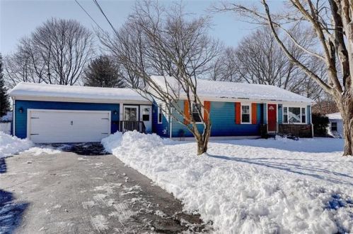 10 Mulberry Cir, Providence, RI 02919-2519