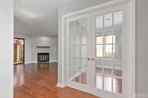 65 Park Gate Dr, Edison NJ 08820-4025 exterior