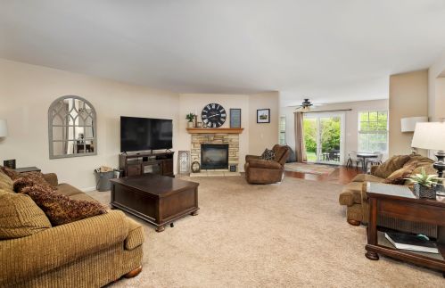 1121 Butterfield Cir, Joliet IL  60404-8142 exterior