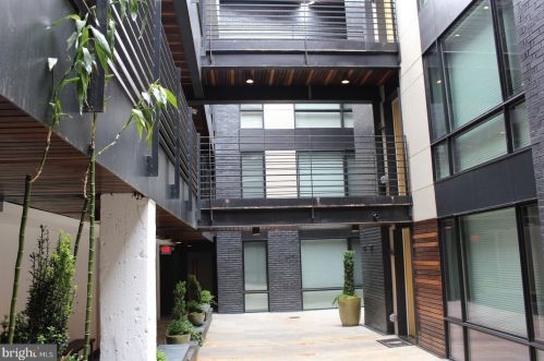 1210 Chestnut St, Philadelphia PA  19107-4856 exterior