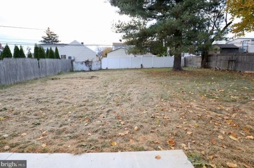 9314 Academy Rd, Philadelphia PA  19114-3523 exterior