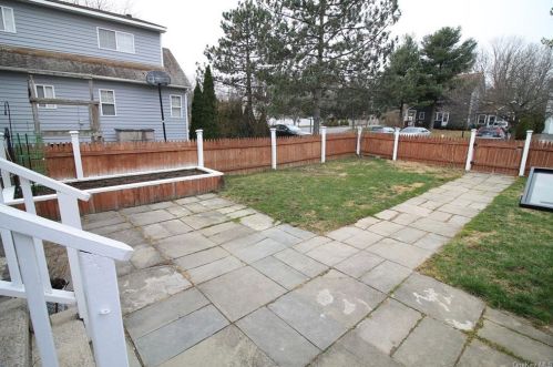 18 Taconic St, Poughkeepsie NY 12603-4424 exterior