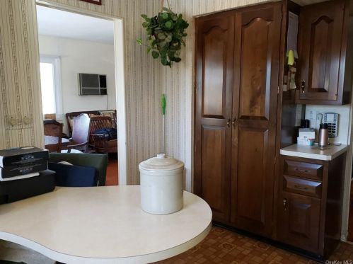 735 Jacqueline Dr, Valley Cottage NY 10989-1819 exterior