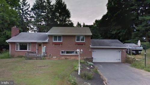 2302 Chestnut View Dr, Lancaster, PA 17603-4101