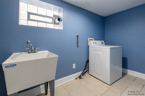 8621 Yates Blvd, Chicago IL  60617-2319 exterior