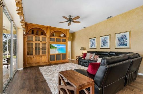 4160 7 Ave, Naples FL 34119-1522 exterior