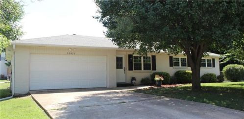 20826 Lakeshore Dr, Springdale AR  72764-8902 exterior