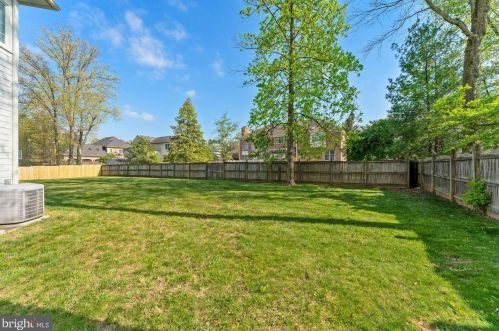 9318 Cranford Dr, Rockville MD 20854-2231 exterior