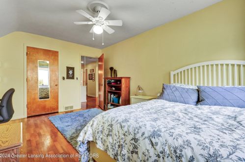 1053 Lantern Hl Dr, East Lansing MI 48823-2831 exterior