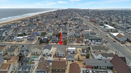 19 New Jersey Ave, Lavallette NJ 08735-2528 exterior