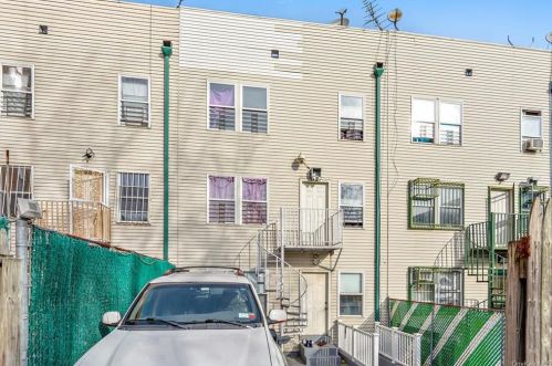 588 165th St, Bronx NY 10459-3273 exterior