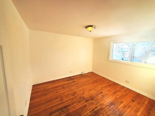 8404 Dorchester Ave, Chicago IL 60619-6433 exterior