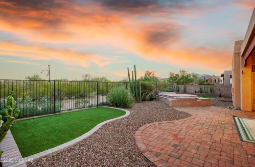 8154 Painted Feather Dr, Tucson AZ  85743-7418 exterior