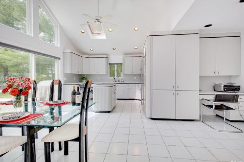 31 Lucille Ln, Huntington Station NY 11746-5810 exterior