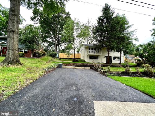 5910 Brookview Dr, Alexandria VA 22310-1819 exterior