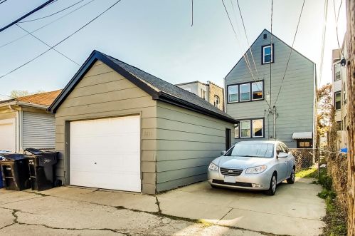 3831 Central Park Ave, Chicago IL 60618-4102 exterior