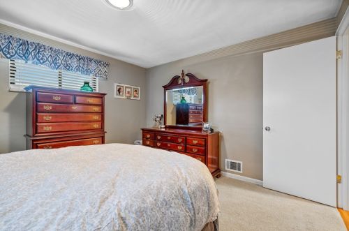 1107 Queensbury St, Pittsburgh PA 15205-3728 exterior