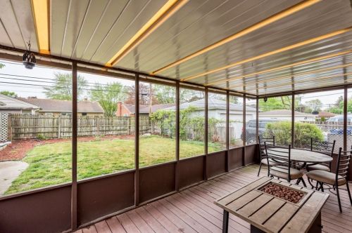 2212 Jackson St, Waukegan IL 60085-5443 exterior