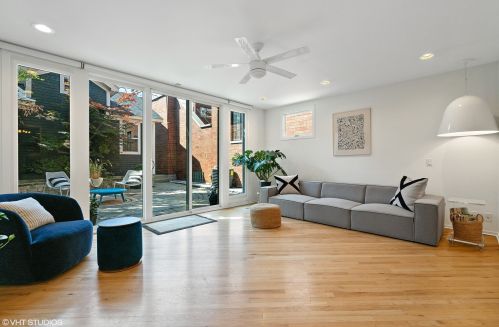 2710 Bosworth Ave, Chicago IL 60642-8062 exterior