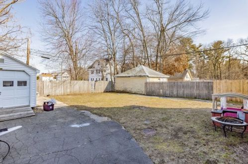 19 Parkwood St, Springfield MA 01108-2609 exterior