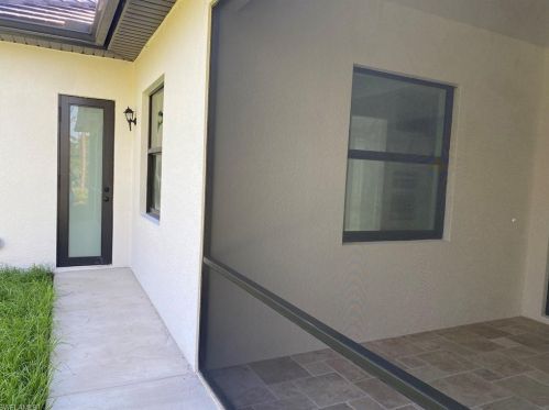 3677 8 Ave, Naples FL 34120-0051 exterior