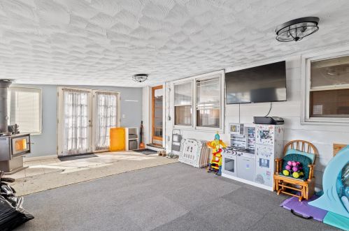 194 Mechanic St, Killingly CT 06239-1919 exterior