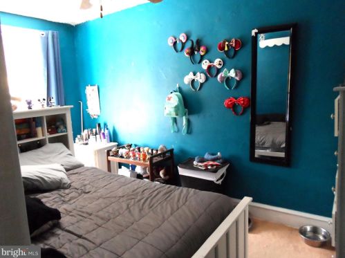 6147 Erdrick St, Philadelphia PA 19135-3516 exterior