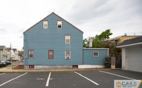 561 Groom St, Perth Amboy, NJ 08861-3136
