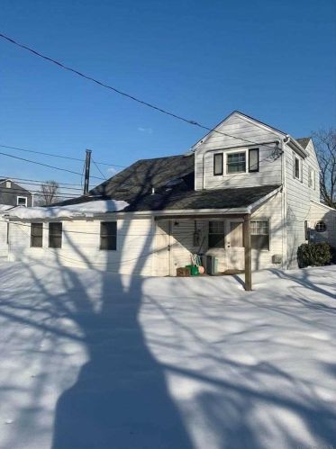 4 Dolly Dr, Commack NY 11725-2305 exterior