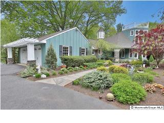 15 Pate Dr, Middletown, NJ 07748-1752