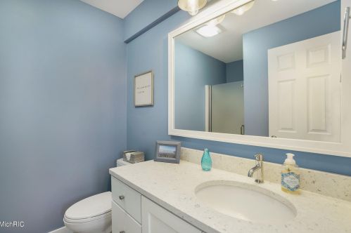 3713 Marina View Pt, Meskegon MI 49441-6406 exterior