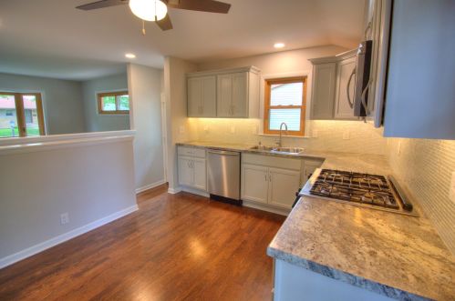 7891 Palmetto Ave, Milwaukee, WI 53218-3751