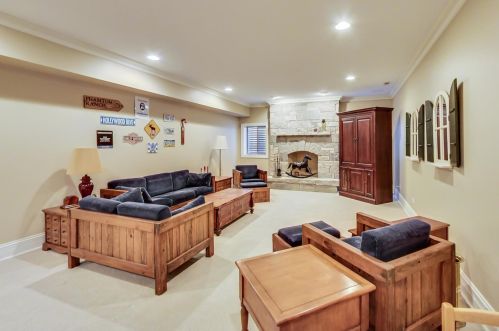 642 Euclid Ave, Elmhurst IL 60126-4338 exterior