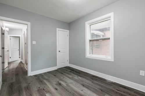 9132 Saginaw Ave, Chicago IL  60617-4150 exterior