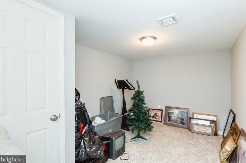 33 Vly Vw Dr, Hanover PA 17331-8307 exterior