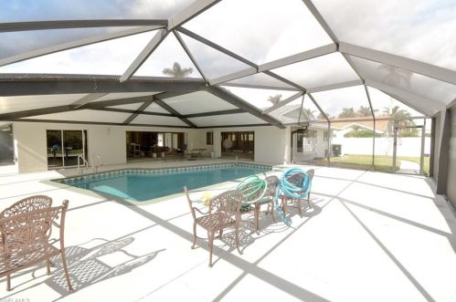 2870 Leeward Ln, Naples FL 34103-4038 exterior